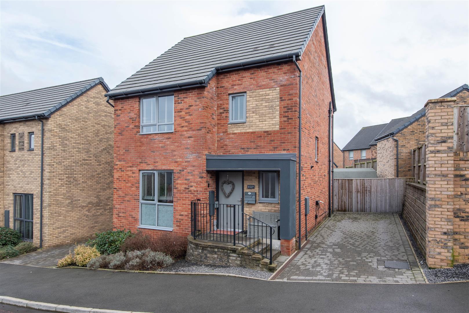 4 bed property in Bracken Place, Blackburn